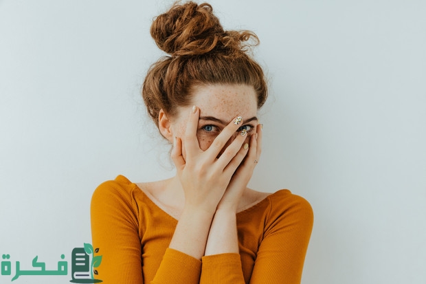 سبب احمرار الوجه عند رؤية شخص