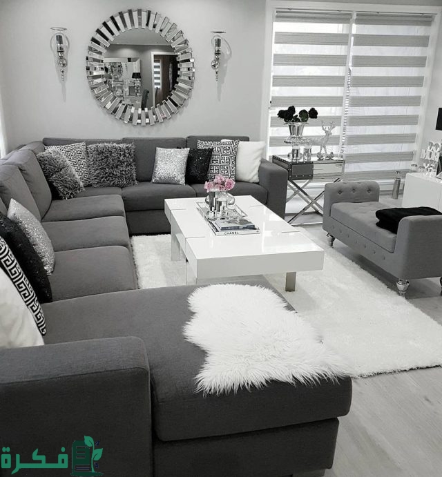 صور كنب رصاصي مع مخدات ملونة