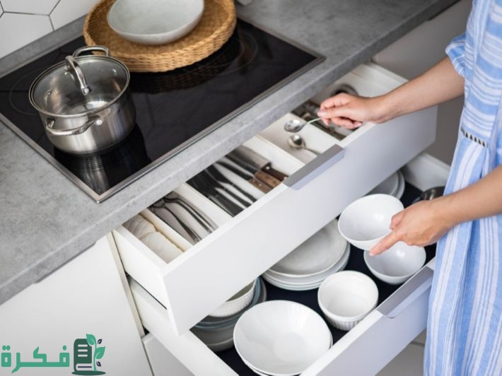 أفكار ونصائح ترتيب المواعين في دولاب المطبخ