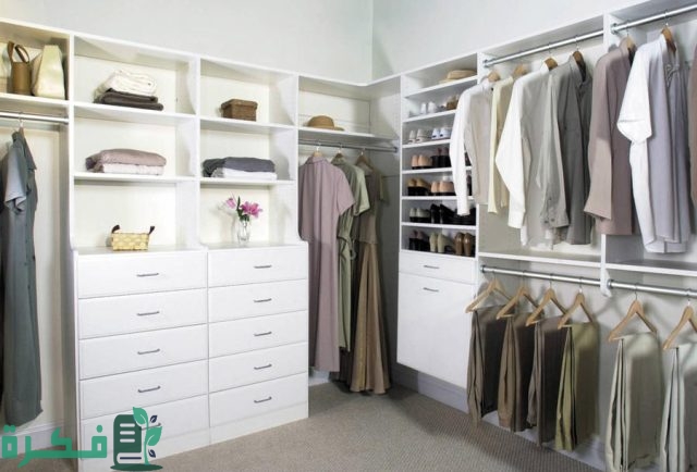 علاج العفن في خزانة الملابس