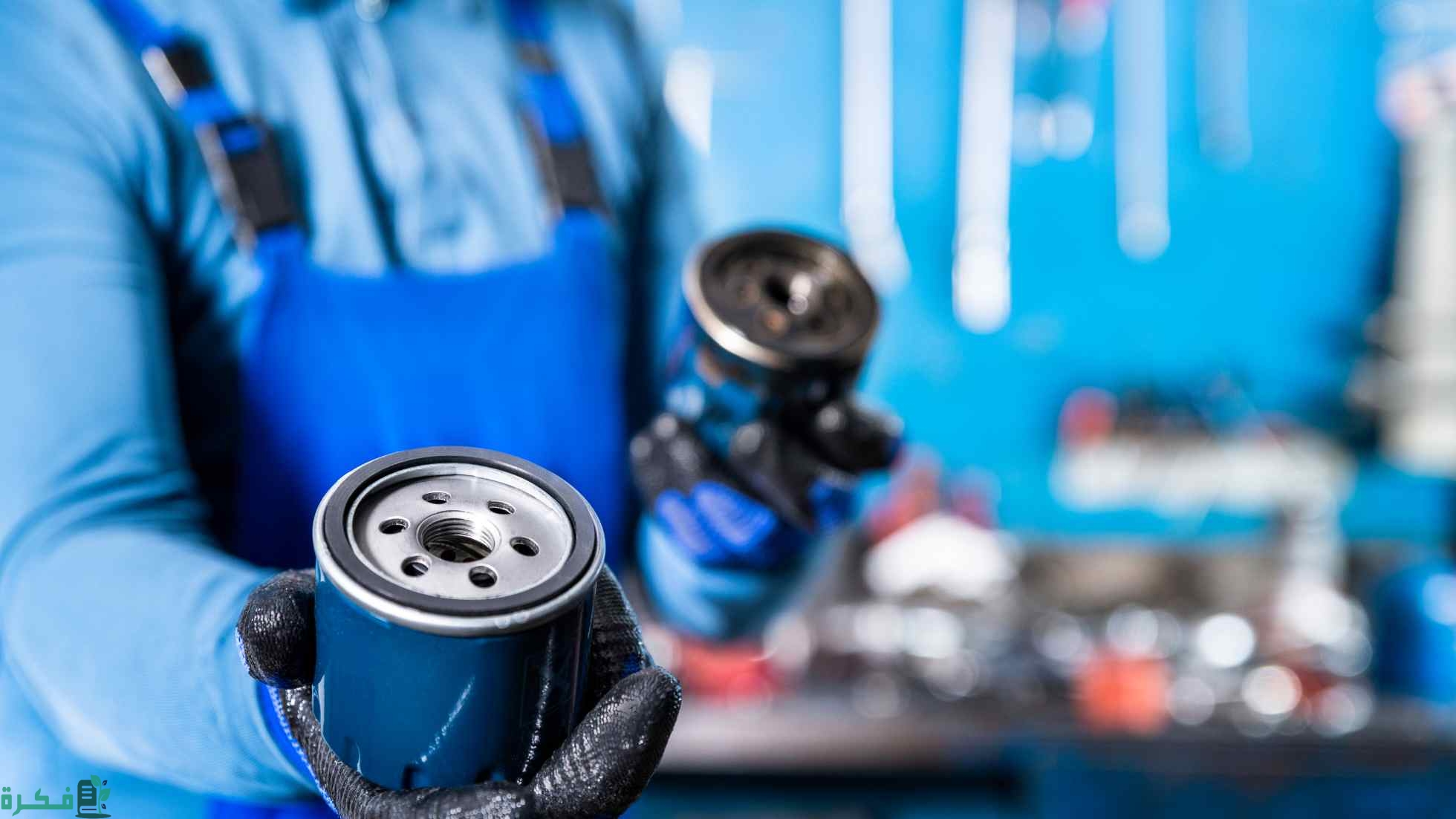 كيفية إزالة فلتر الزيت العالق في السيارة