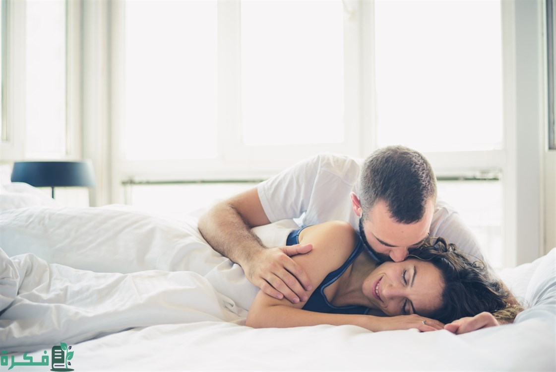 لماذا يحب الرجل النوم فوق زوجته