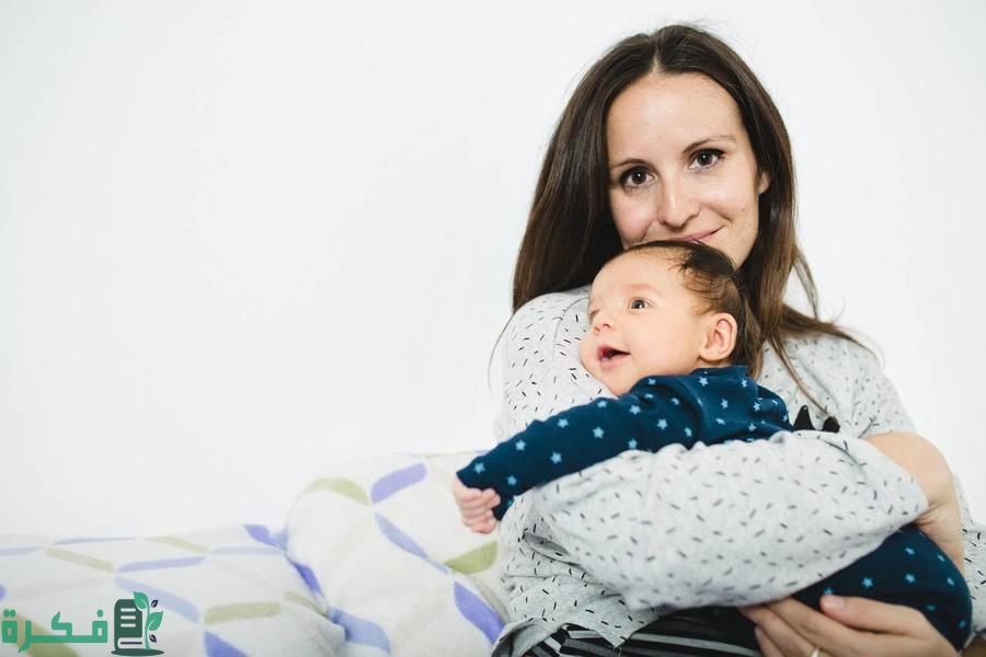 متى يتعرف الطفل على أمه ويتعلق بها