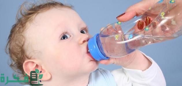 متي يشرب الرضيع الماء