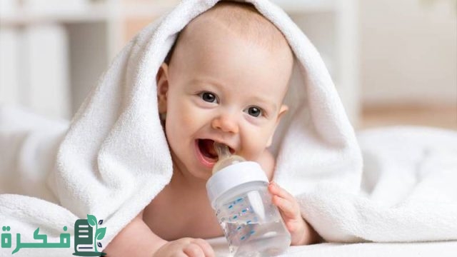 متي يشرب الرضيع الماء