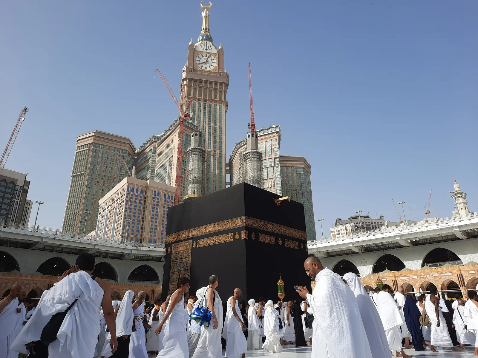 هل يجوز الإحرام من الفندق بمكة ومن أين يحرم المسلمون هل يجوز الإحرام من الفندق بمكة ومن أين يحرم المسلمون