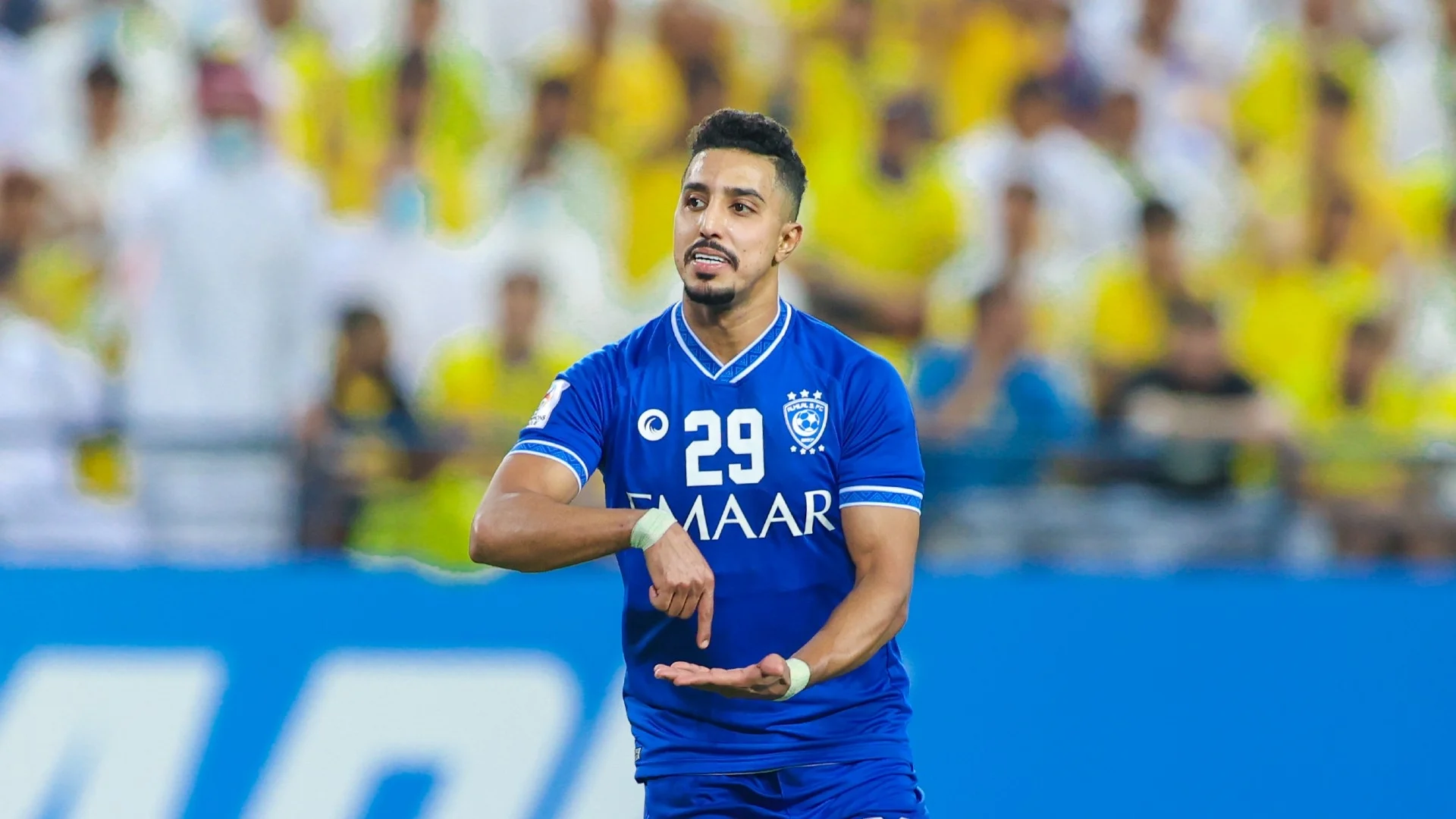 قائد الهلال "سالم الدوسري" يستعد لمشاركة فريقه.. في ليلة التتويج أمام الطائي