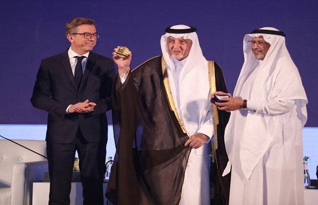 عدد ابناء الامير خالد الفيصل بن عبدالعزيز 5 tkrymh mn mhd llm lrby tswyr yzyd lsmrny