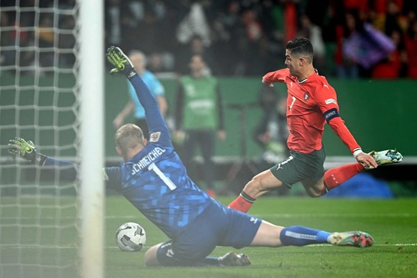 أندية السعودية تعزز صفوفها بعشرة لاعبين أجانب في الموسم الجديد