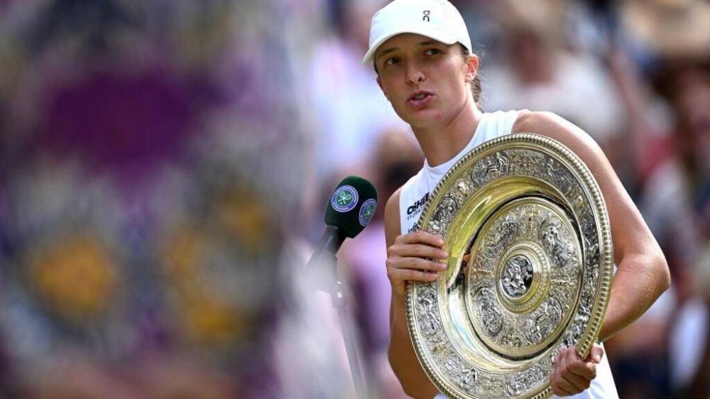 إيغا شفيونتيك تحقق إنجازاً تاريخياً بأول ألقابها في ويمبلدون: تفاصيل مثيرة من عالم التنس