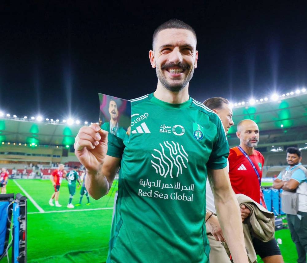 الأهلي يبدأ مفاوضات جادة لتمديد عقد ديميرال حتى 2027