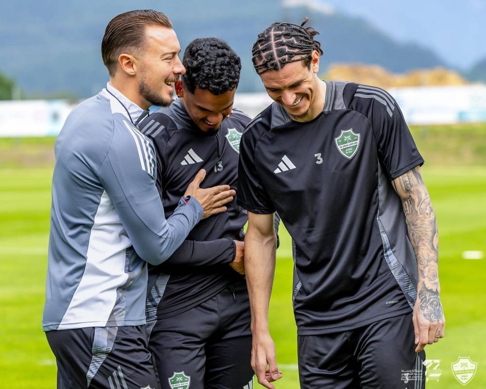 الأهلي يبرز نجومه الدوليين في معسكر إيطاليا