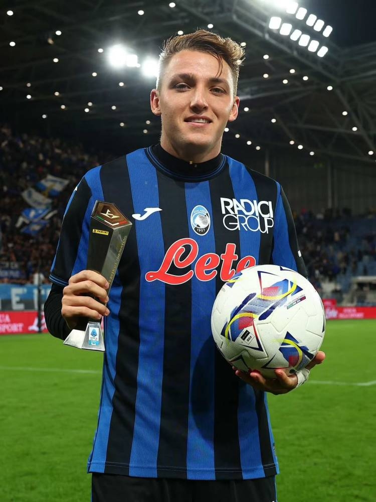 القادسية يحقق صفقة تاريخية: ضم هداف إيطاليا ريتيغي في صفقة مثيرة!