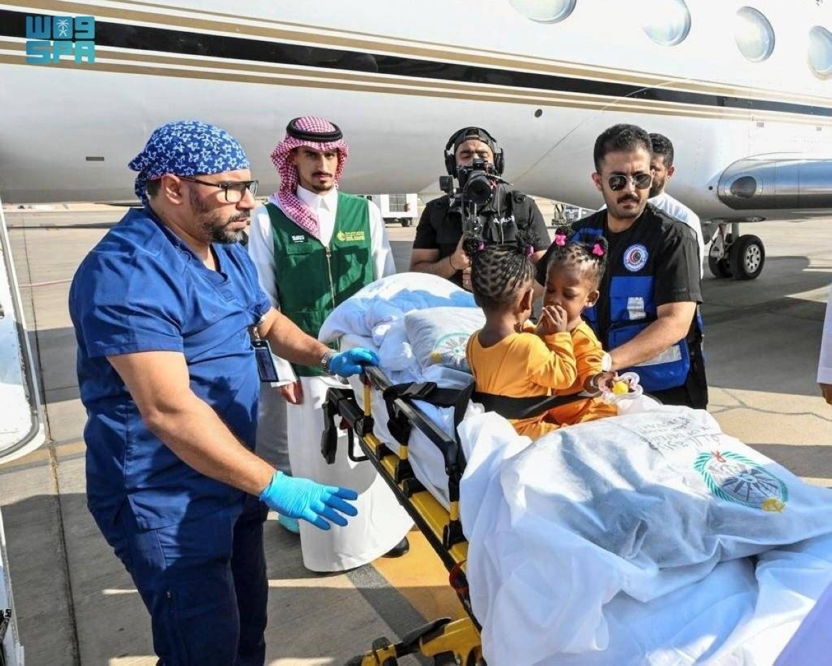 توأم جامايكي ملتصق يصلان إلى الرياض في حدث تاريخي