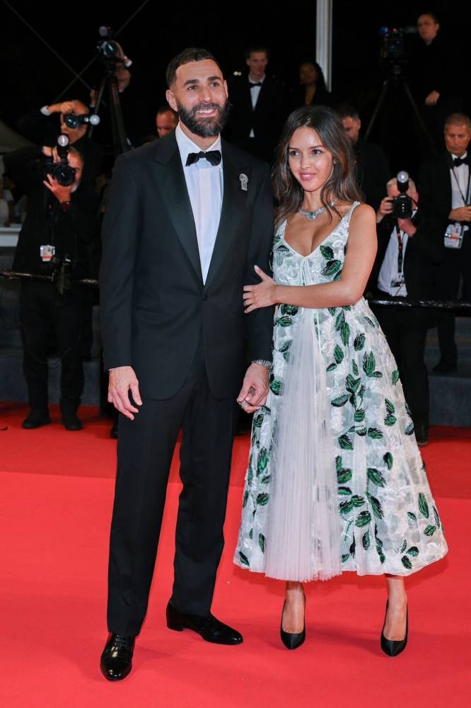 حصريًا: كريم بنزيما يحتفل بعقد قرانه في جزيرة كورسيكا الساحرة - تفاصيل حصرية عن الزفاف