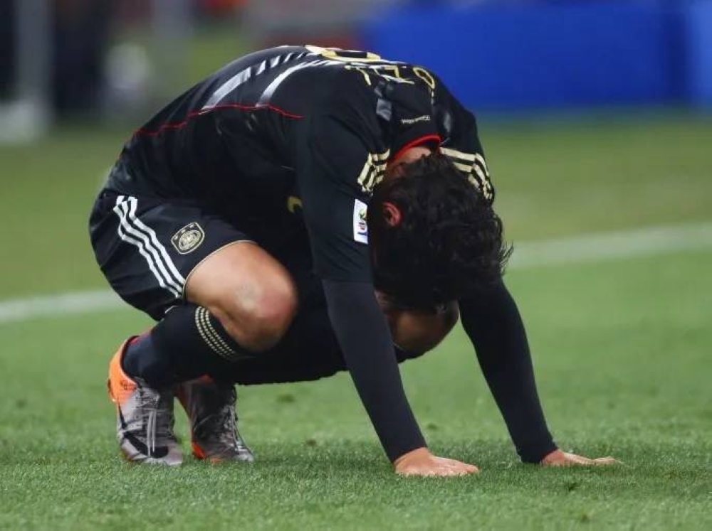 خبير يكشف لـ«عكاظ»: تأثير تعرُّق المباريات على تفاقم أزمة الجفاف في السعودية