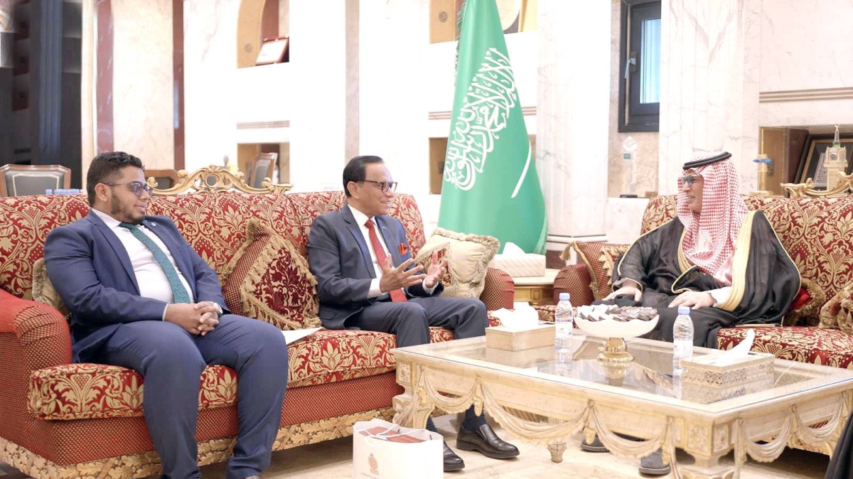 رئيس الإذاعة والتلفزيون يستعرض سبل تعزيز التعاون الإعلامي مع السفير السريلانكي