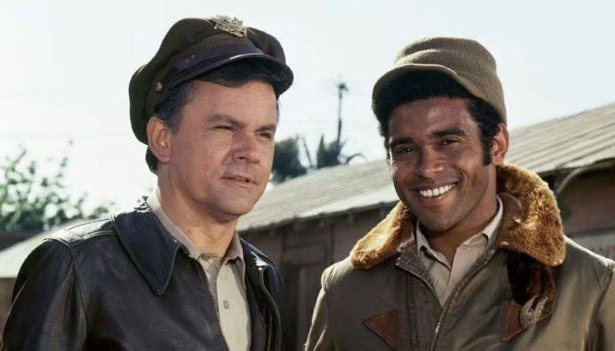 رحيل كينيث واشنطن آخر أبطال مسلسل هوغان يؤثر في عشاق الدراما السعودية