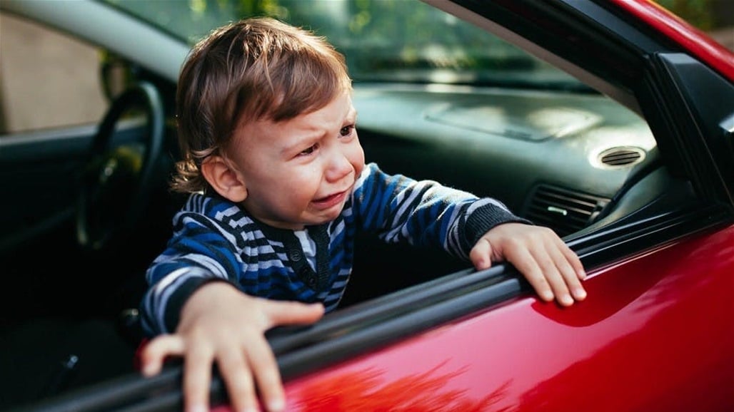 عقوبة مشددة لترك الأطفال دون 10 سنوات بمفردهم في المركبات وفق توضيحات المرور السعودي