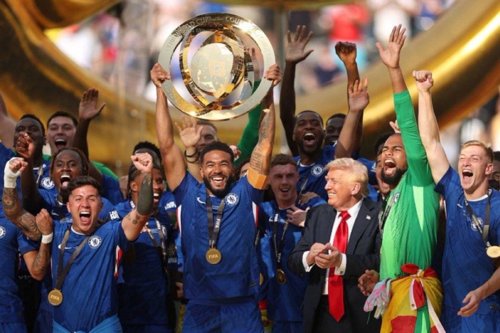 لندن تتزين بالأزرق احتفالاً بتتويج تشيلسي بكأس العالم