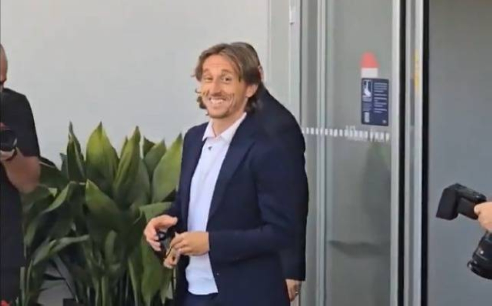 مودريتش في إيطاليا لإتمام صفقة انتقاله إلى ميلان