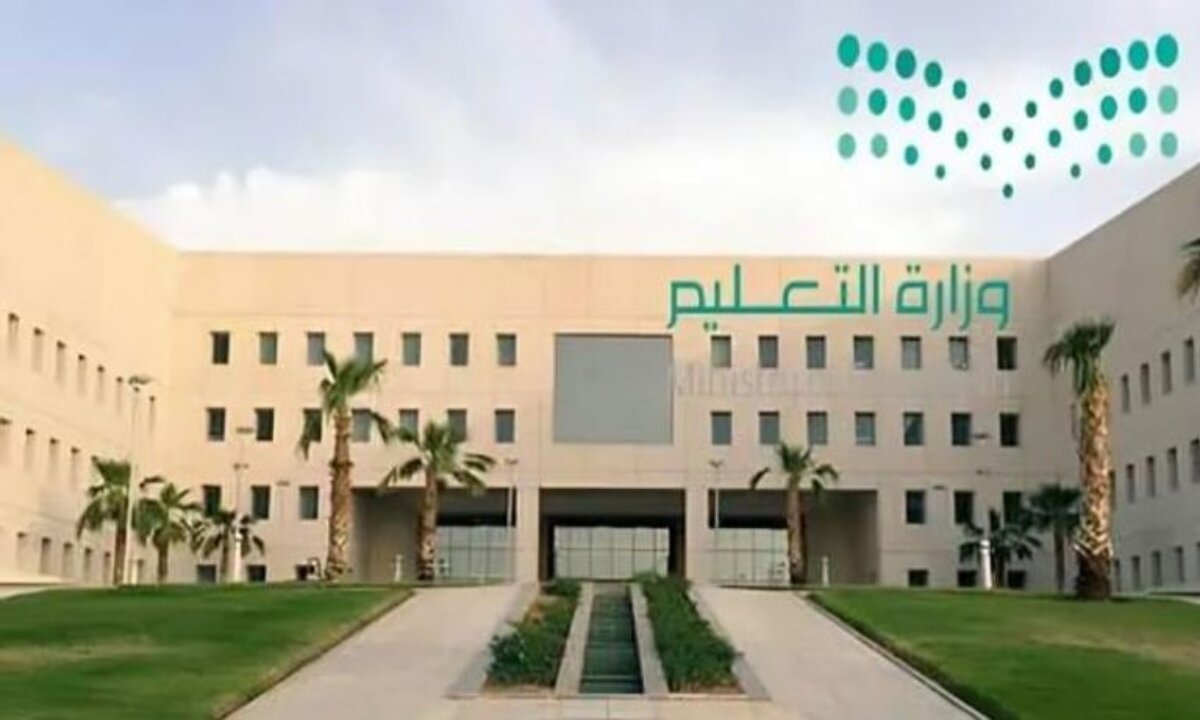 «هل تساءلت؟» التعليم السعودي يكشف عن تفاصيل التقويم الدراسي 1447: فصلين أم ثلاثة؟ ومتى يعود الطلاب إلى المدارس؟