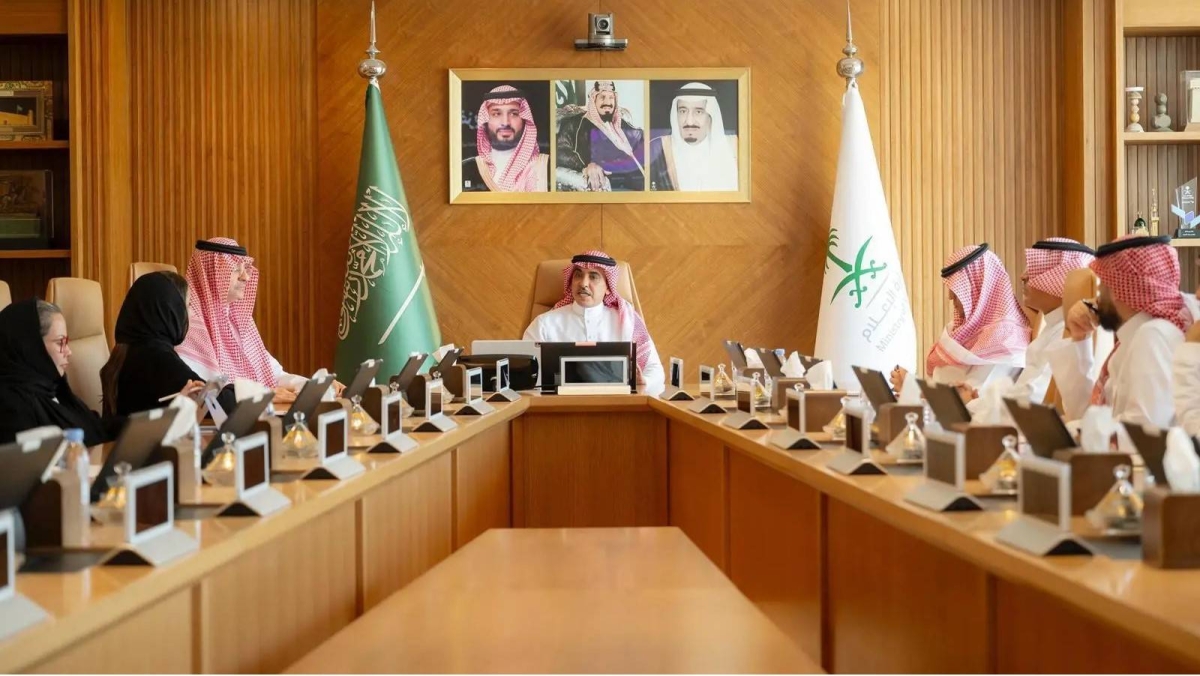 وزير الإعلام والرئيس التنفيذي لـ«SRMG» يستعرضان أحدث تطورات نقل المسابقات الرياضية السعودية